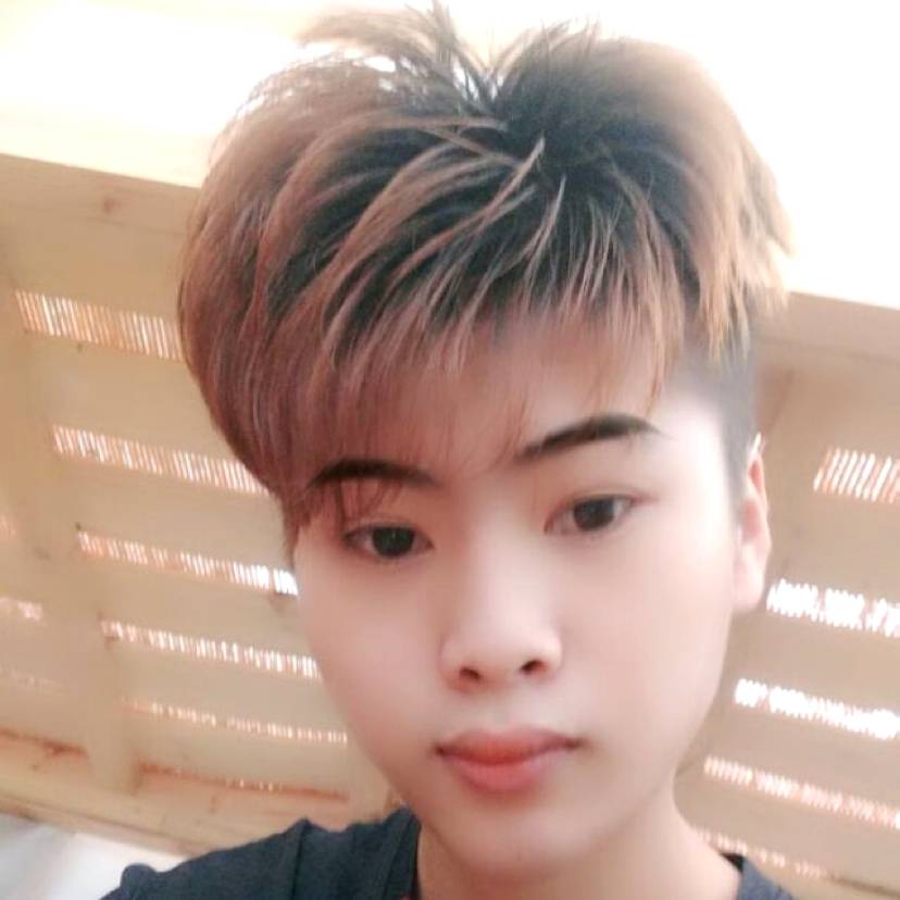 羊踢谦让的照片