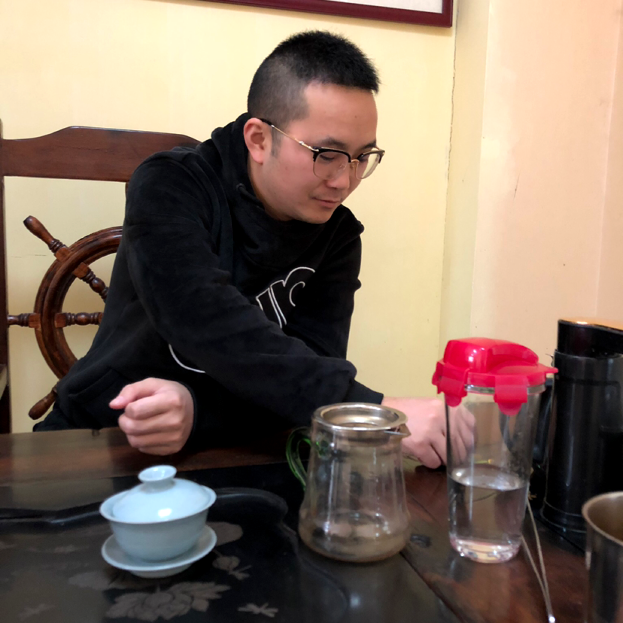 笑靥扯爱听歌的照片