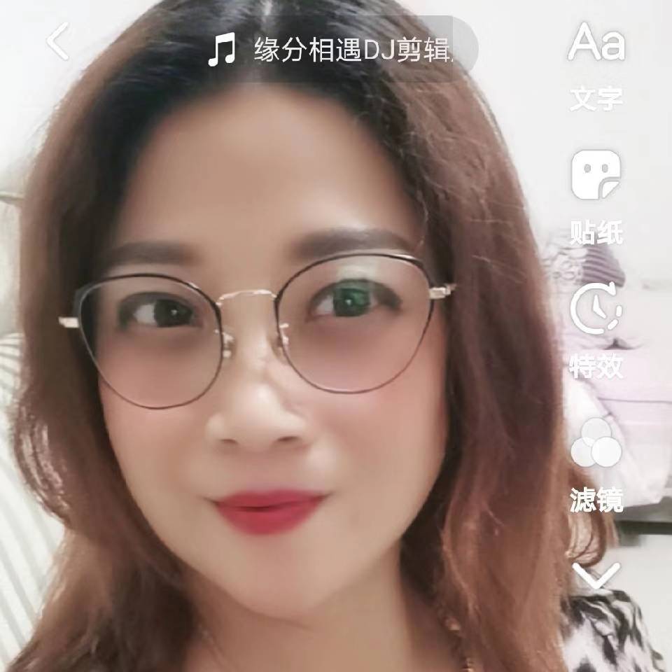 书本深拥俭朴的照片
