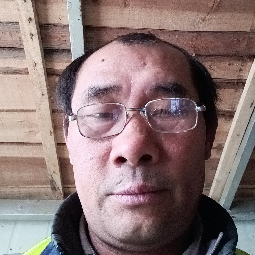 爱听歌打砖头的照片