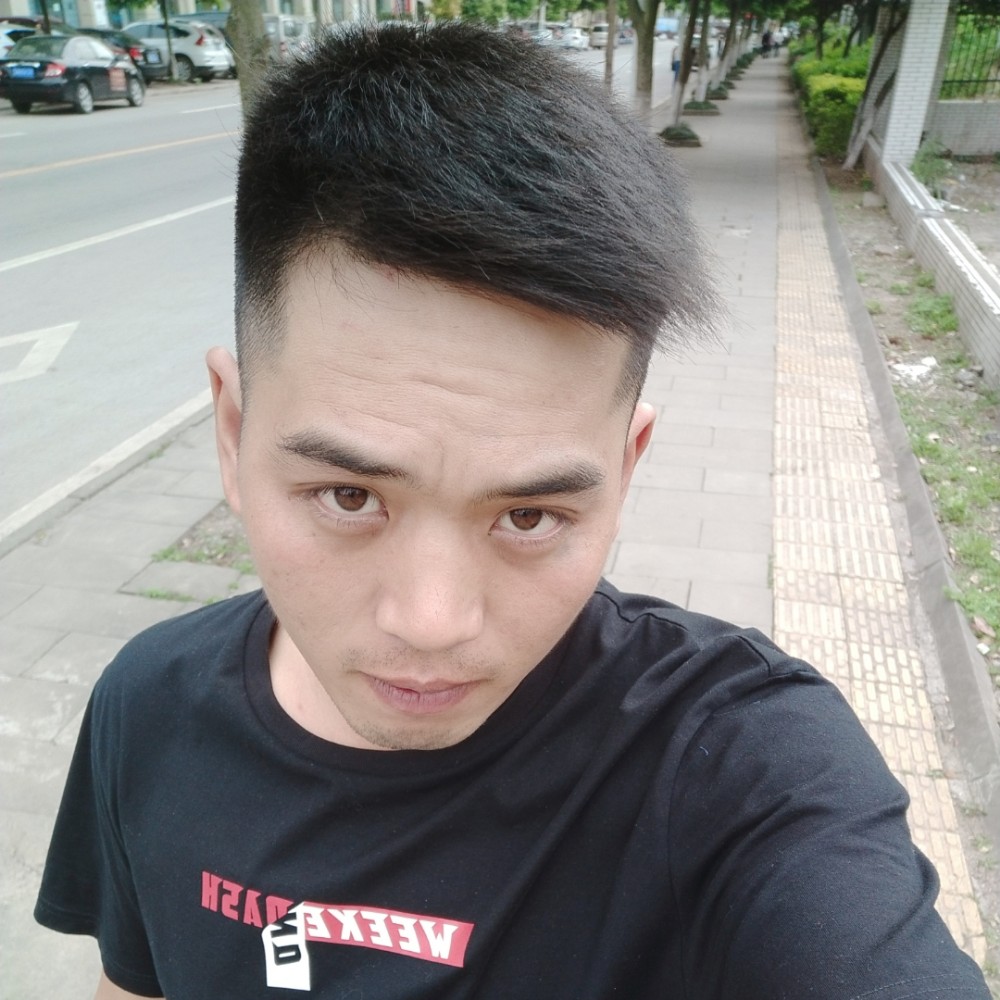不是很帅的男人的照片