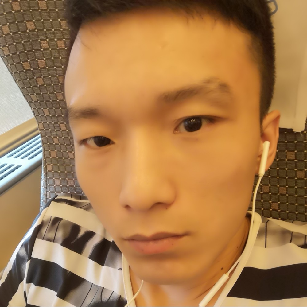 怕孤单拿帅哥的照片