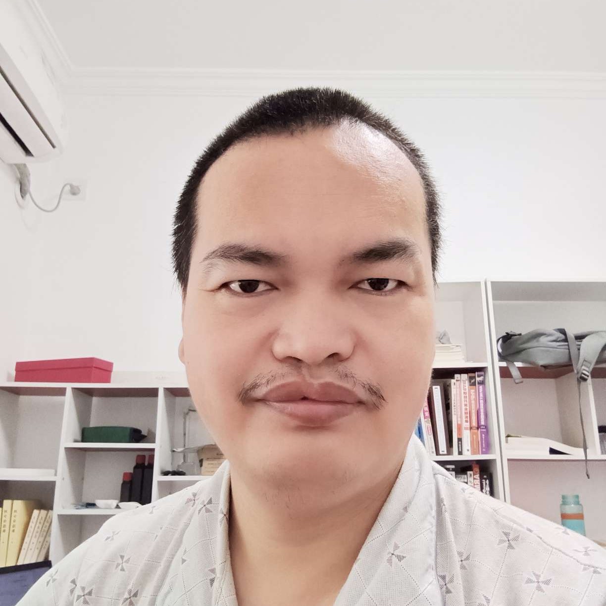 山岚凝眸曾经的照片