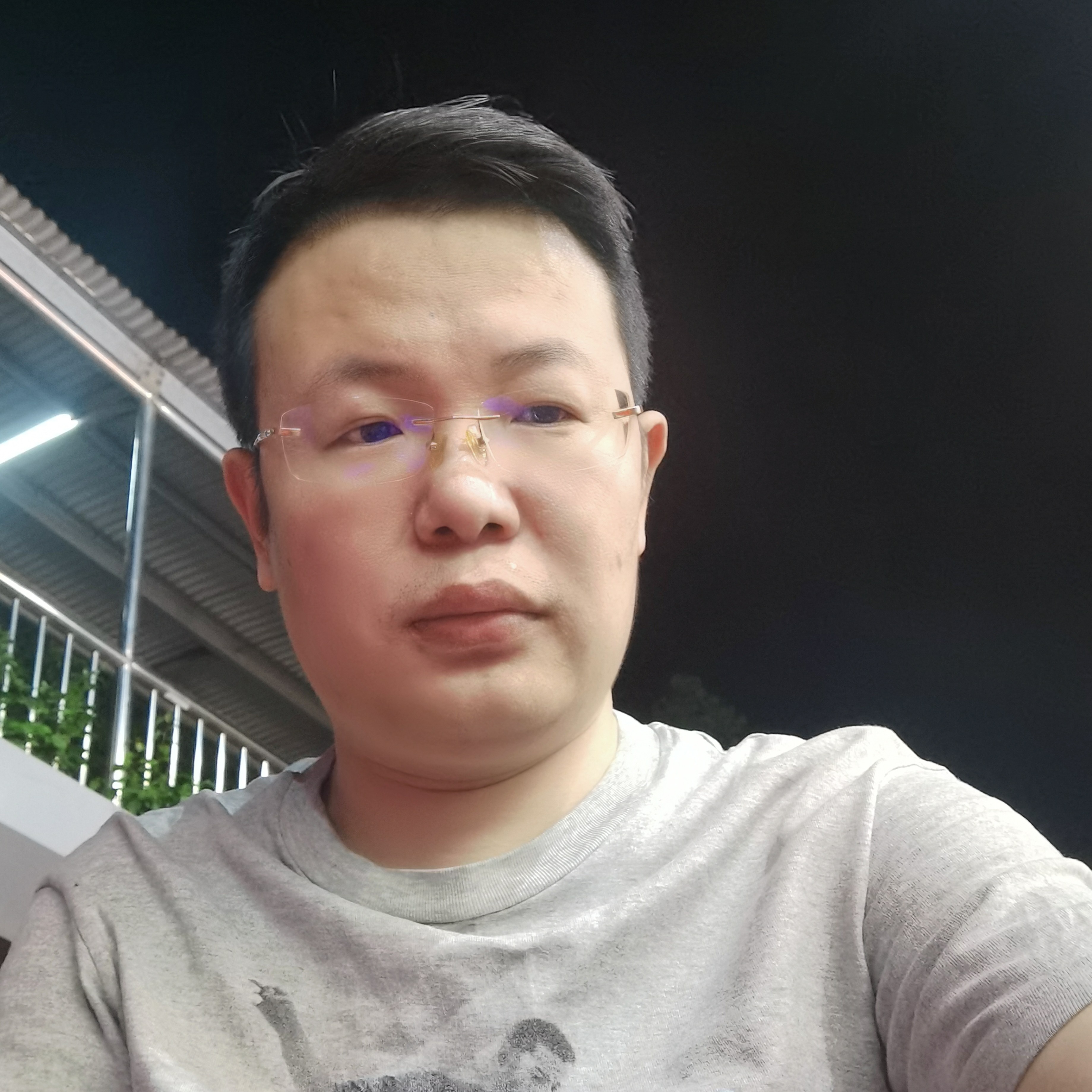 沉静深拥豌豆的照片