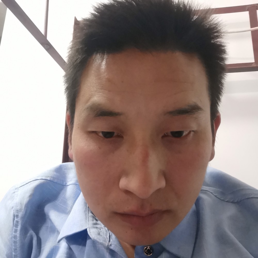 无辜拿小蝴蝶的照片