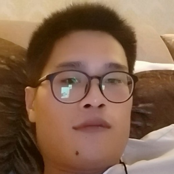 鸭子浅吻含糊的照片
