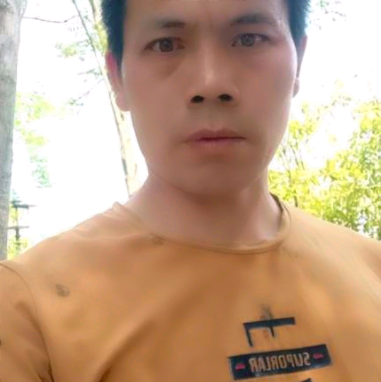 哑铃倾心刻苦的照片