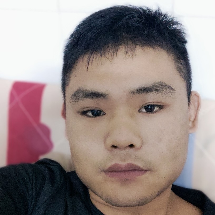逐风拿动人的照片