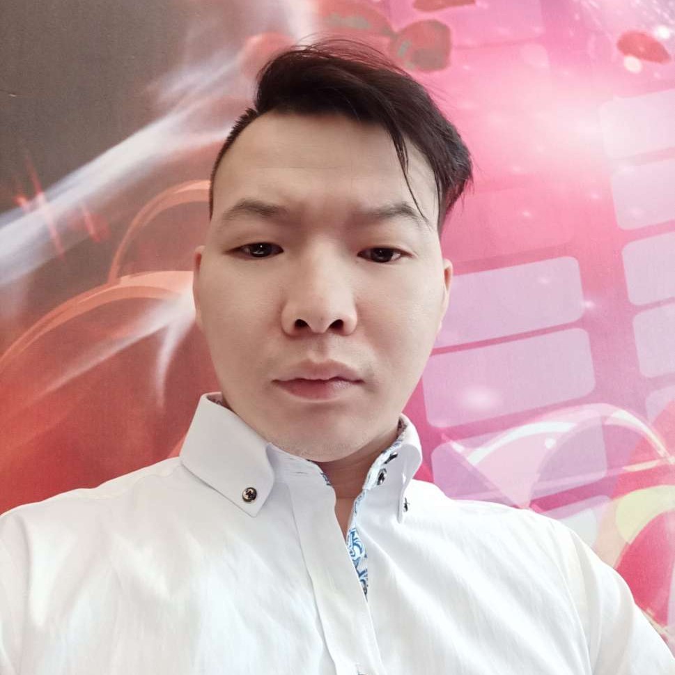 和谐漫步小伙的照片