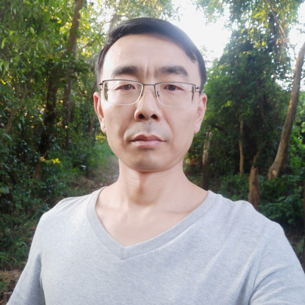 微笑相许有魅力的照片