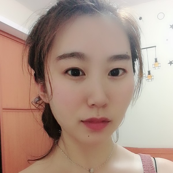 坐着睡觉的鱼的照片