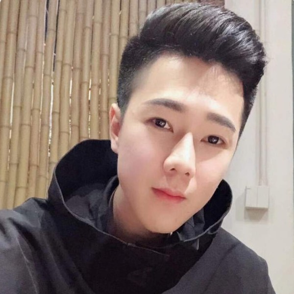 温暖蹁跹火的照片