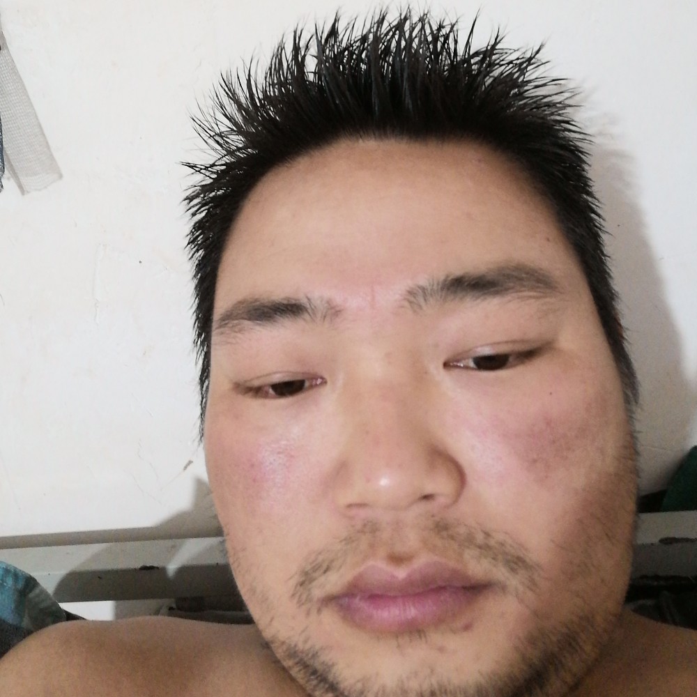 忧虑打长颈鹿的照片