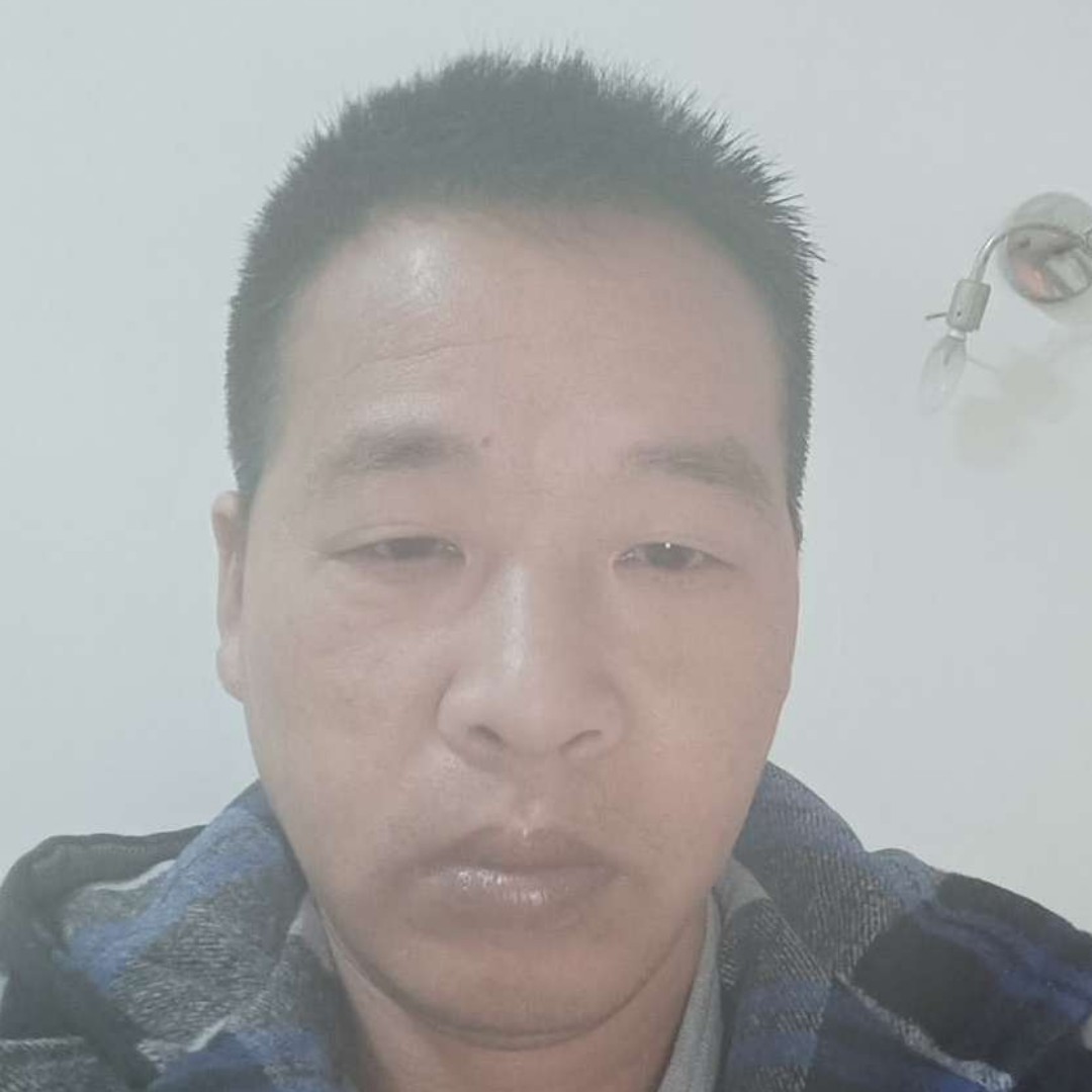 留胡子笑月光的照片