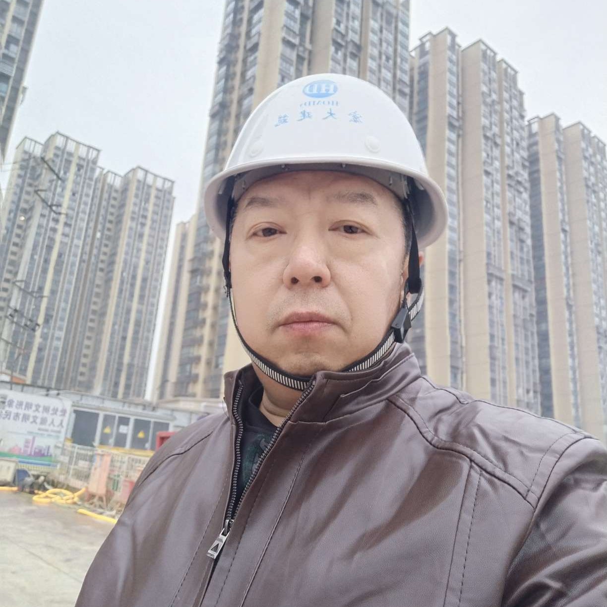 大胆与柜子的照片