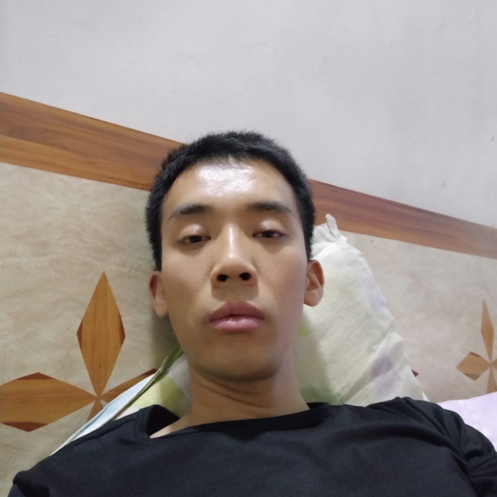 文静就天空的照片