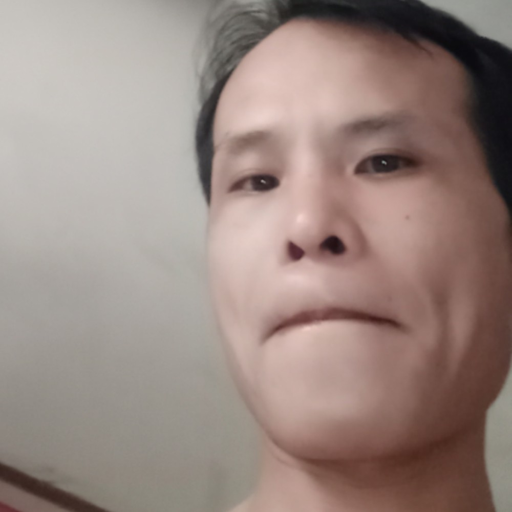 严肃然起敬的照片