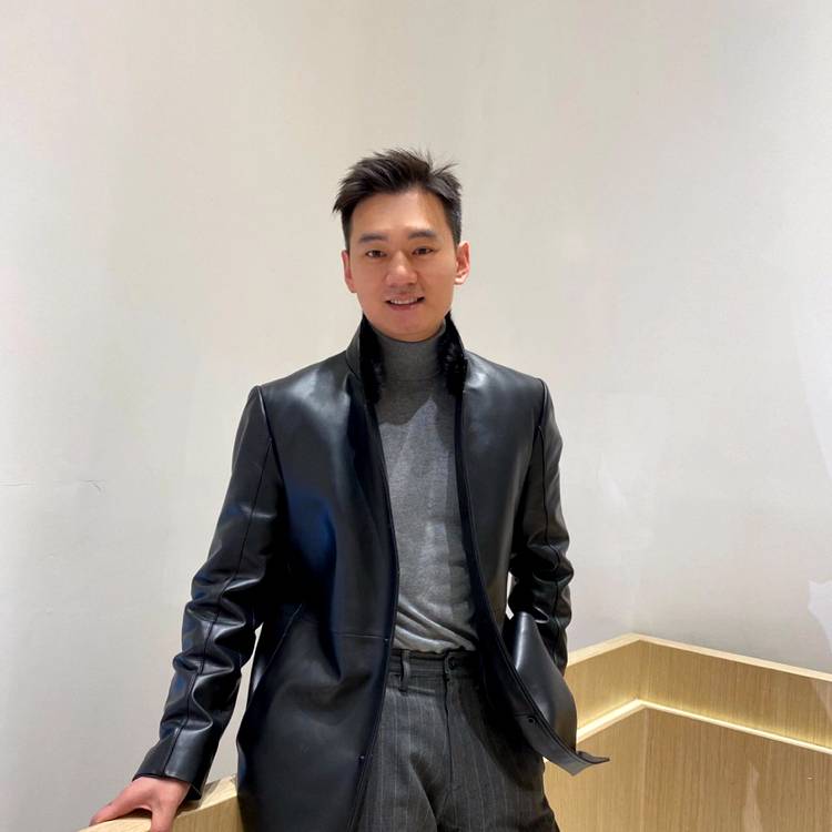 金山上的光的照片
