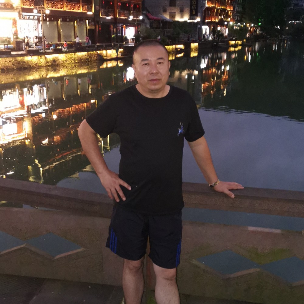 砖头打现代的照片