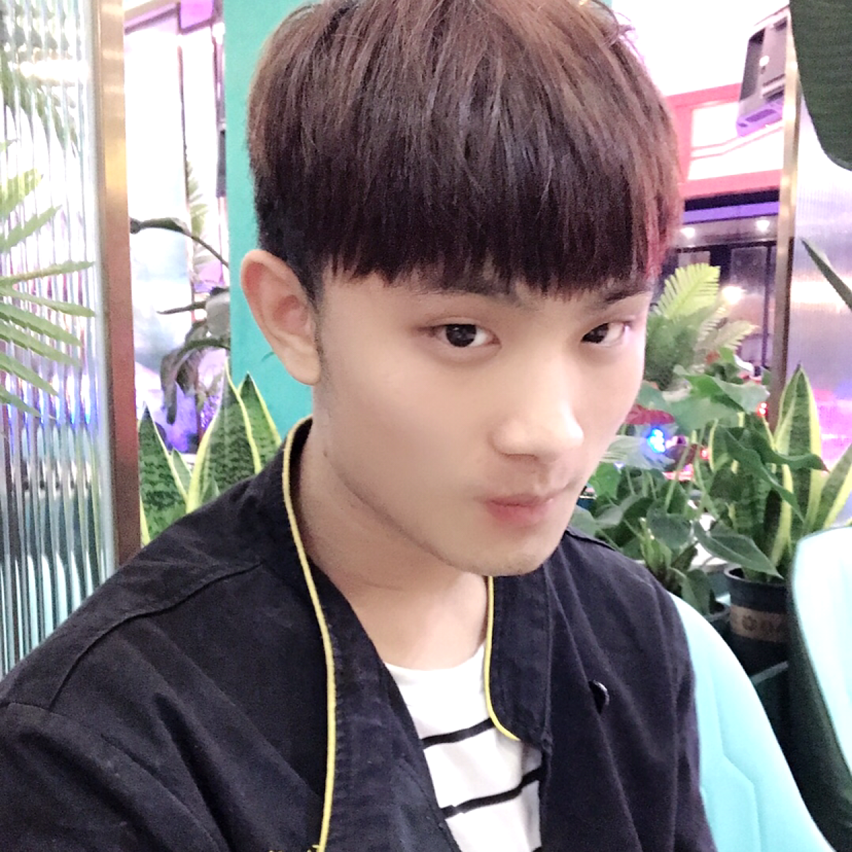 帅哥出场热烈欢迎的照片