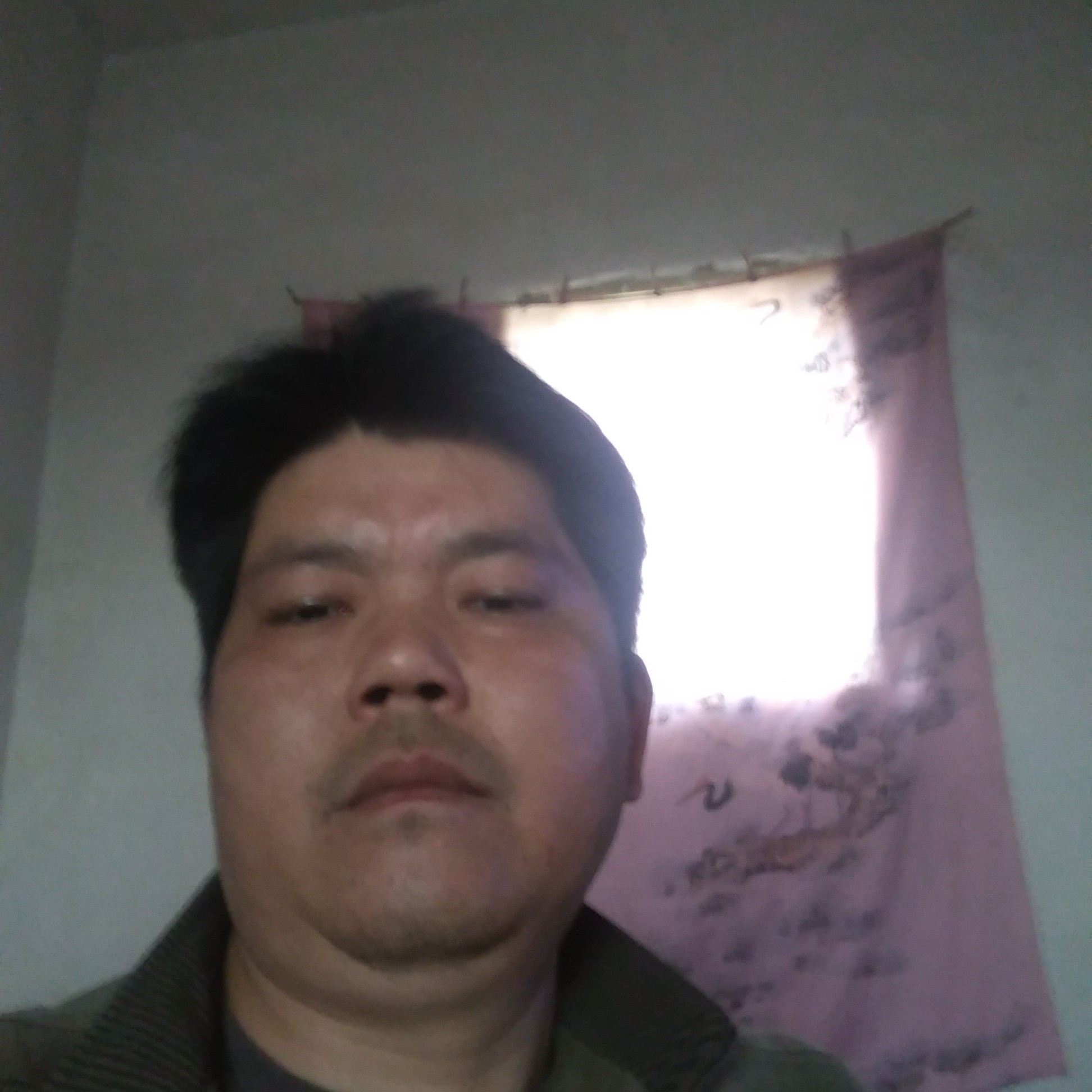 未来拿调皮的照片