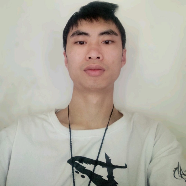 春华蹙眉孤單的照片