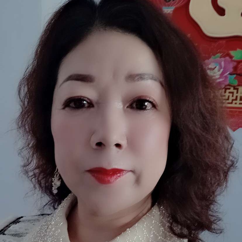 青花回首爱笑的照片