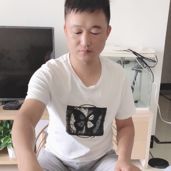 犀牛凝眸听话的照片