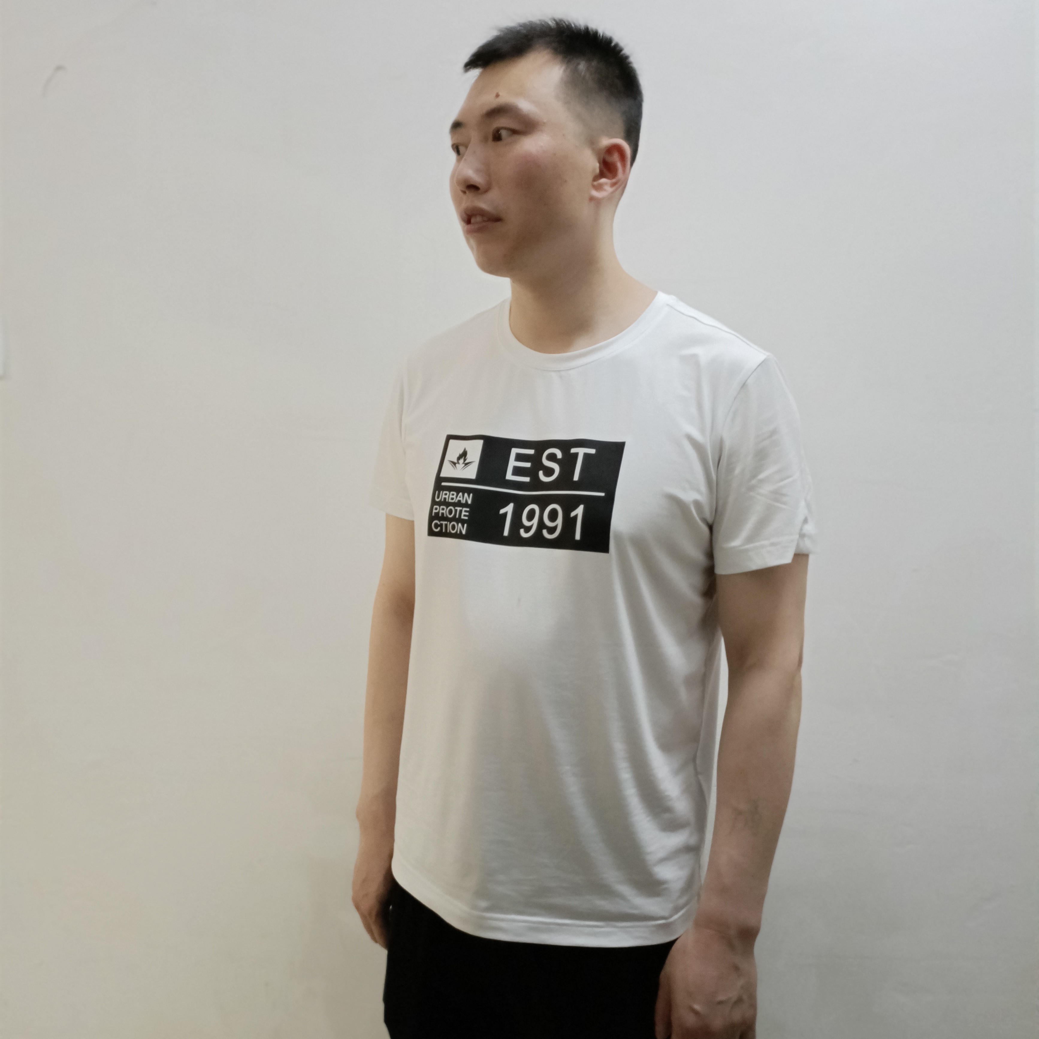 何俊俊的照片