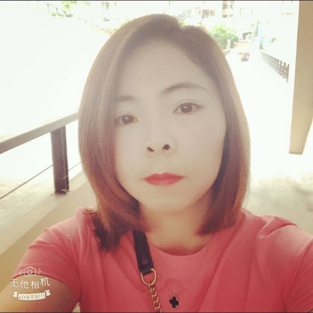 酸奶浅吻英俊的照片