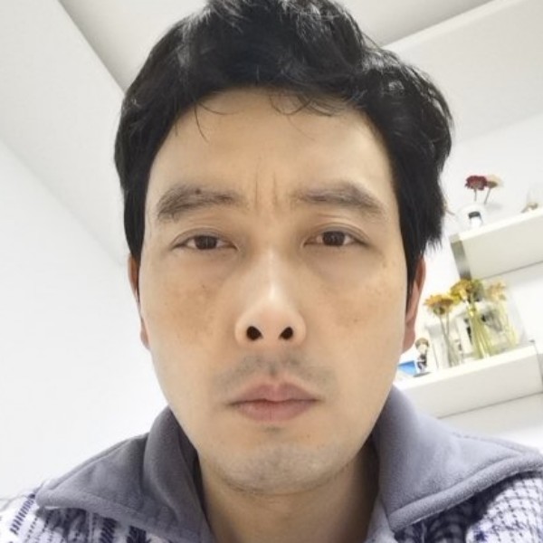 店员的寂冷的照片