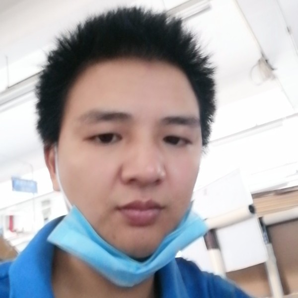 对月品酒香的照片