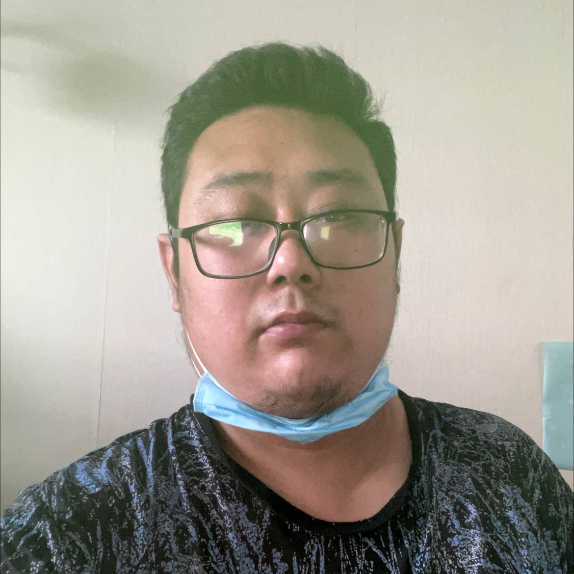 年轻吃醋大白的照片