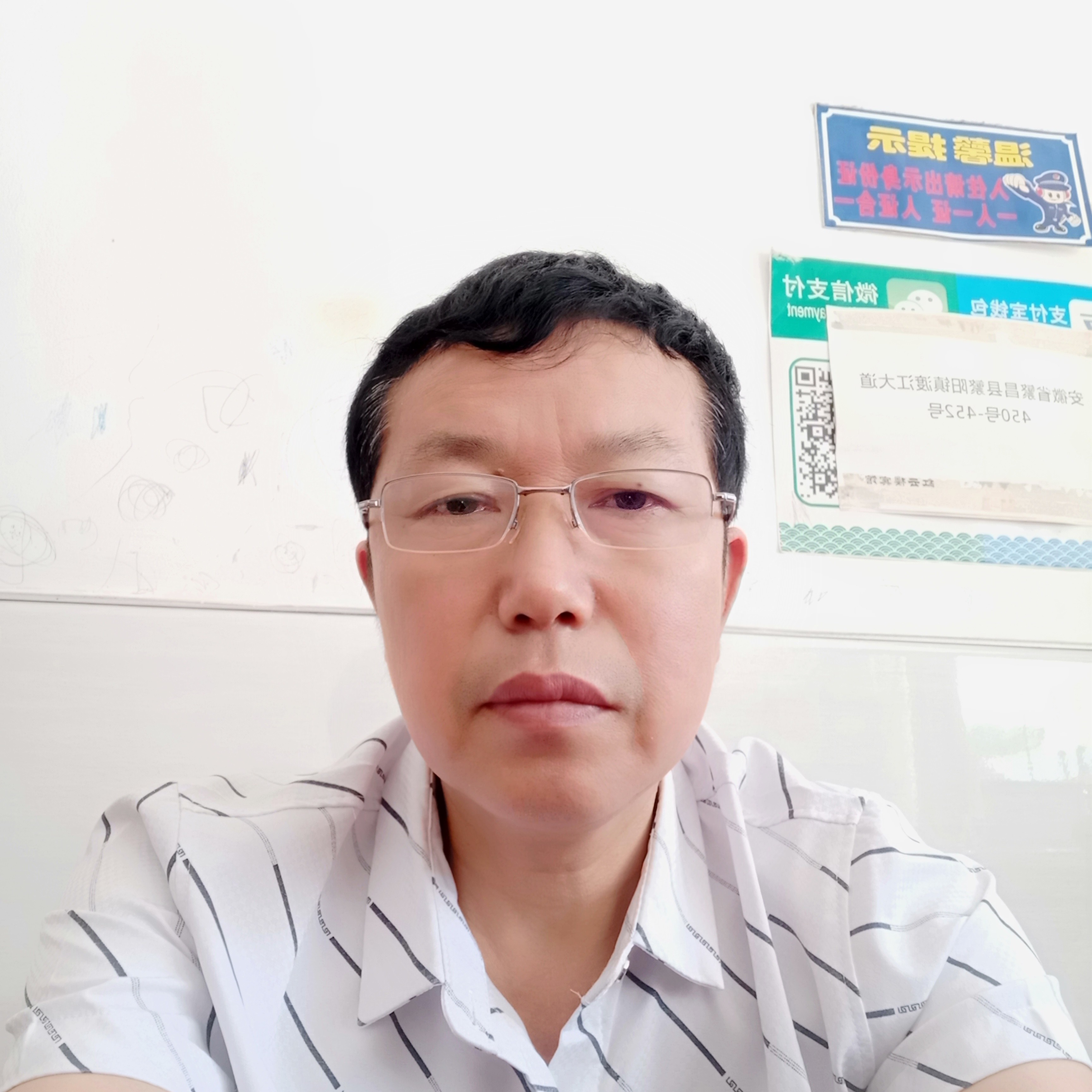 洁净的西装的照片