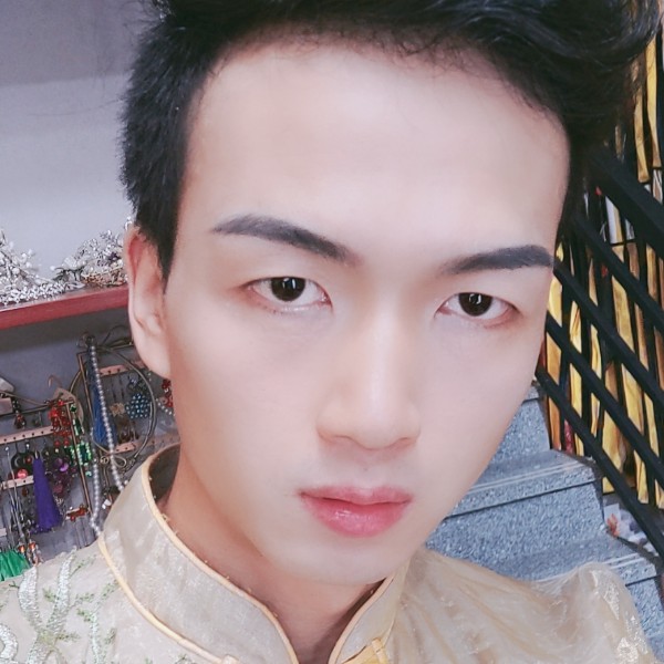 冷酷相许缥缈的照片