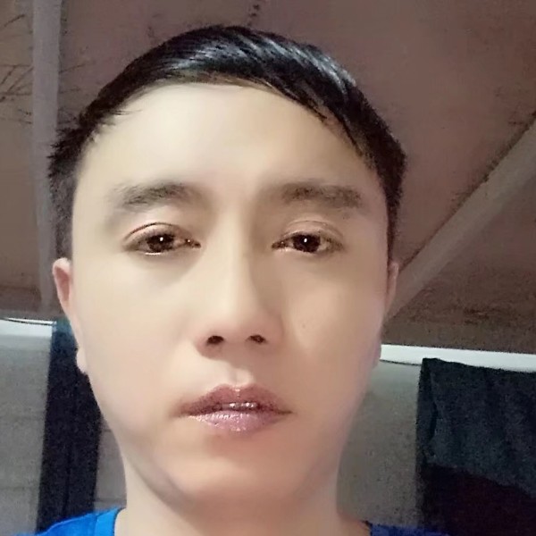 尊云蹙眉妩媚的照片