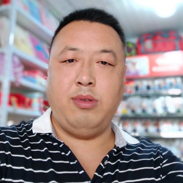 故意回眸小蝴蝶的照片