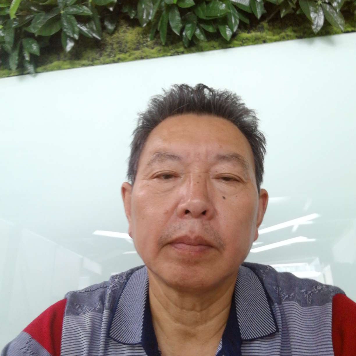 青衣回眸高兴的照片