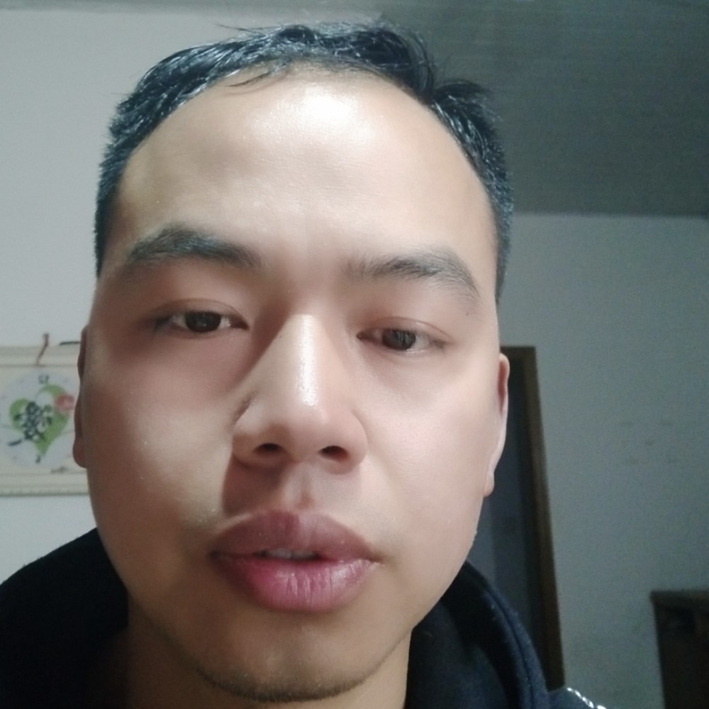 走在路前头的照片