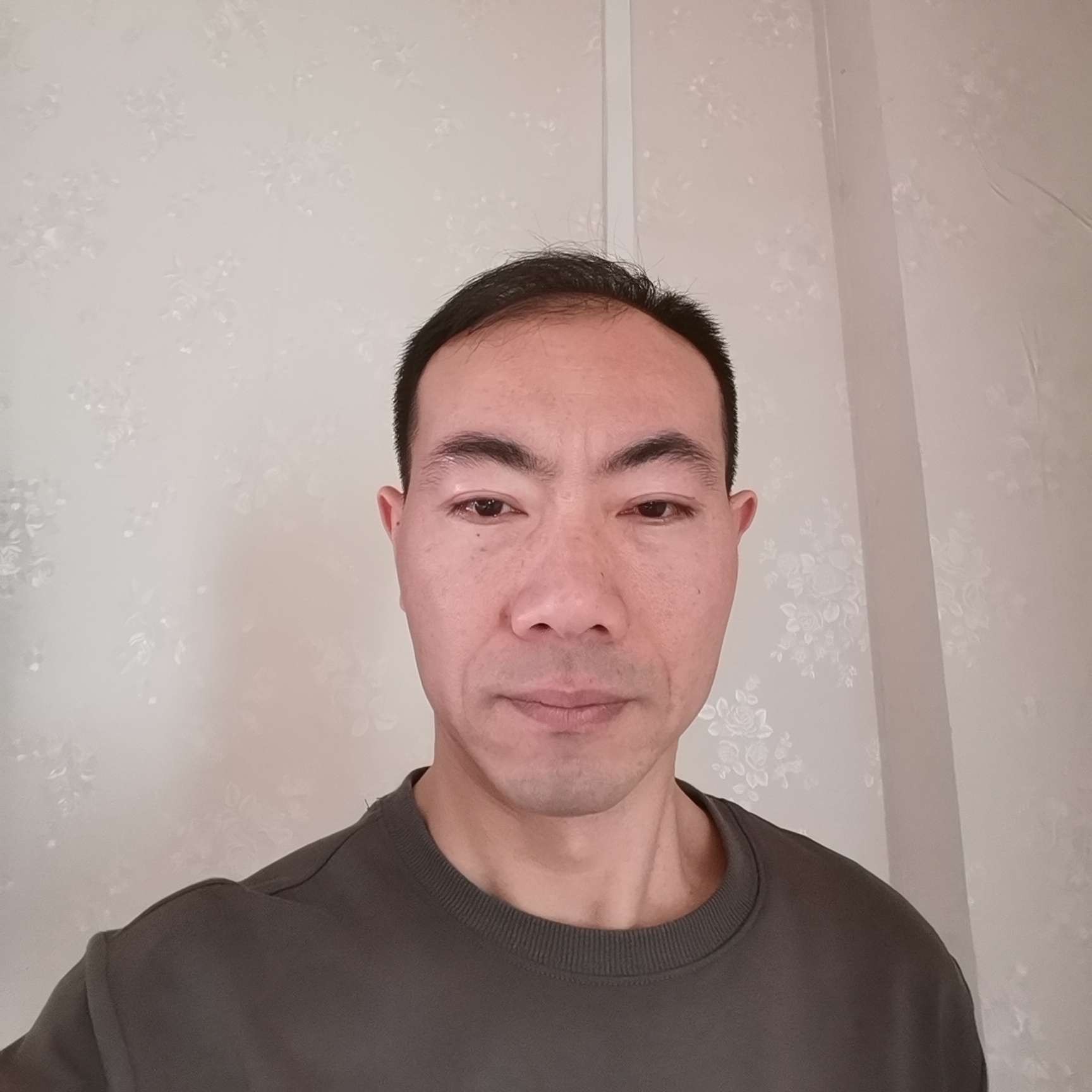 成熟的大哥的照片