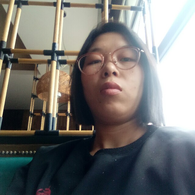张妮娜的照片