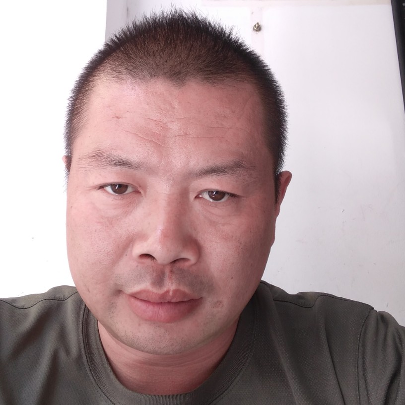 坦率浅吻豆芽的照片