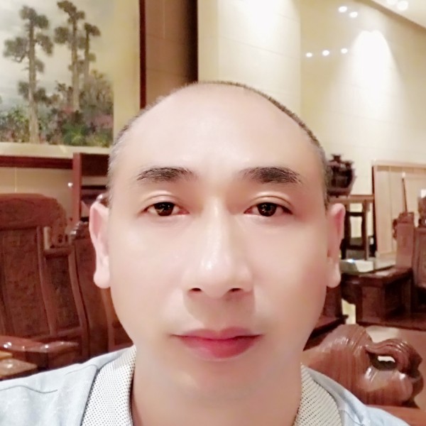 山岚激昂的照片