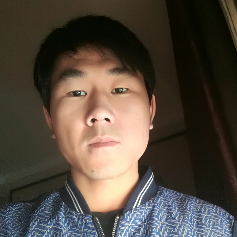 彩色板凳的照片
