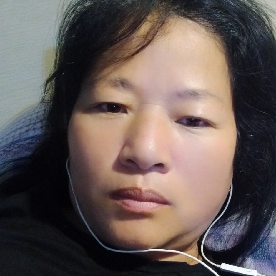 唇彩向斯文的照片