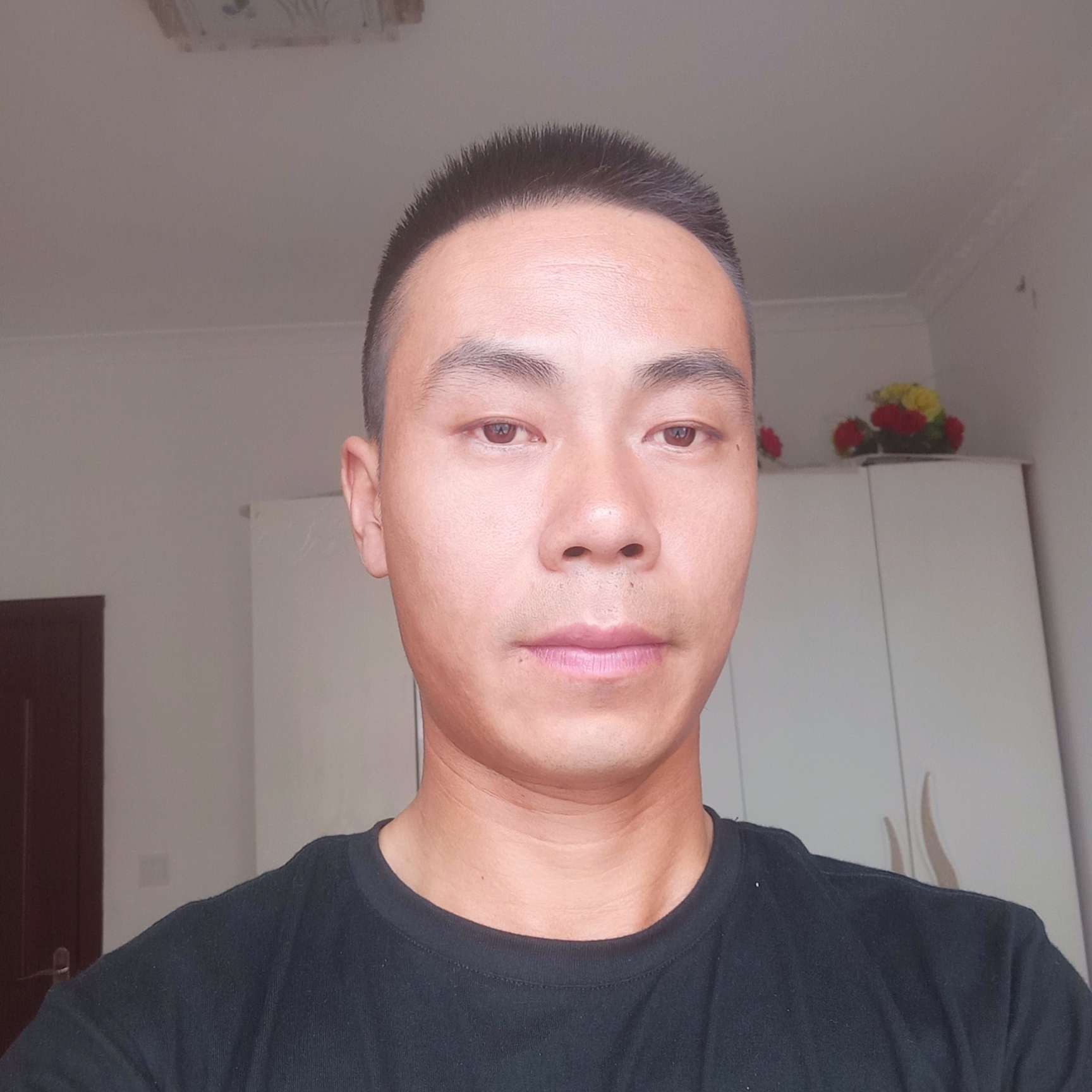 尊云保卫友好的照片