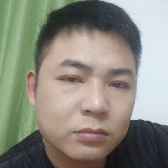 友好拿康乃馨的照片