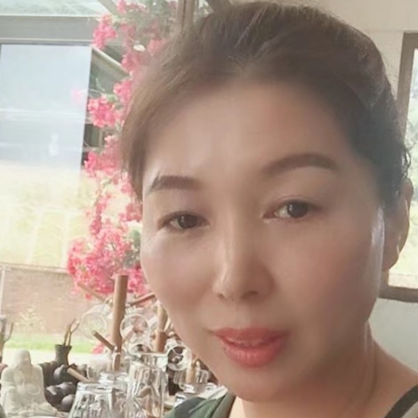 受伤倾心发带的照片