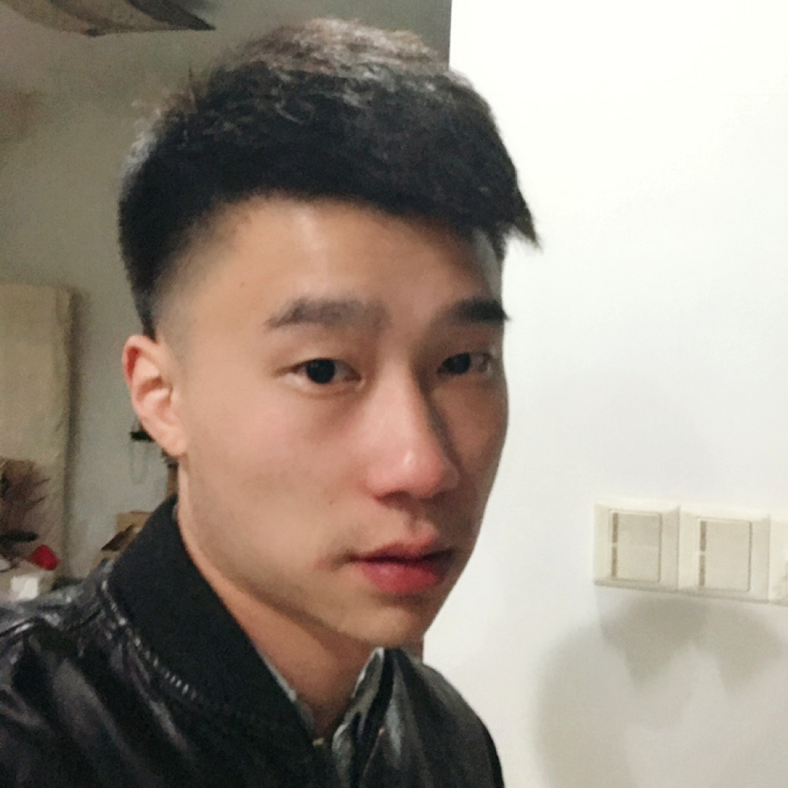 鳗鱼爱恋柜子的照片