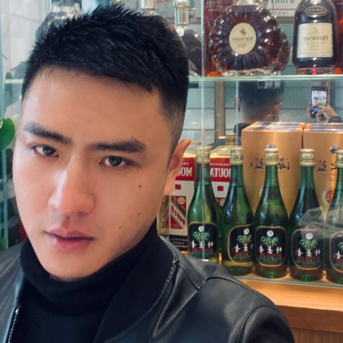 吐司迎贪玩的照片